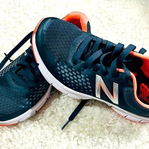new Balance running shoes like brand new - 7.5  great gym shoes